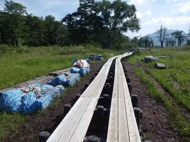 登山地の保全費用捻出へ新たな動き：尾瀬と石鎚山で入山料導入の試み