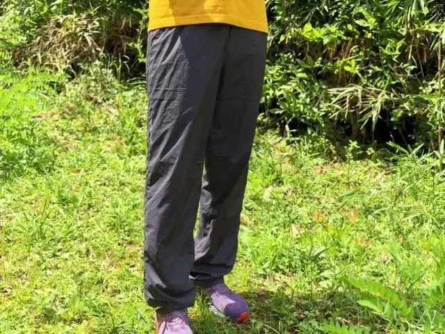 モンベル新作ウインドパンツ：軽量性と実用性を兼ね備えた登山装備の革新