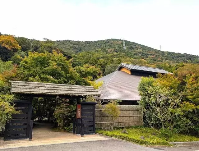 金時山登山と箱根湯寮：秋の行楽に最適な温泉体験