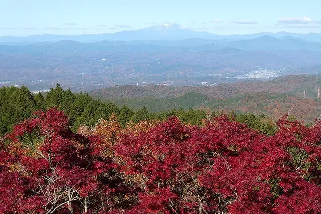 愛知・岐阜の紅葉と名峰が織りなす絶景ハイキングスポット