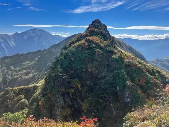 紅葉トレッキングの極み：八海山の壮大な絶景と登山ガイド