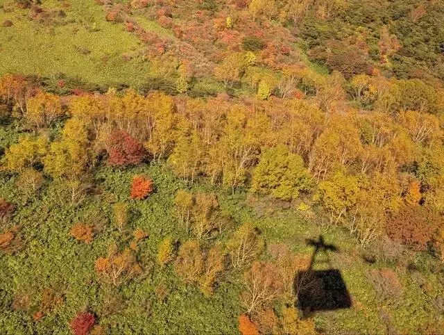那須連山、紅葉と秘湯を巡る秋の登山旅