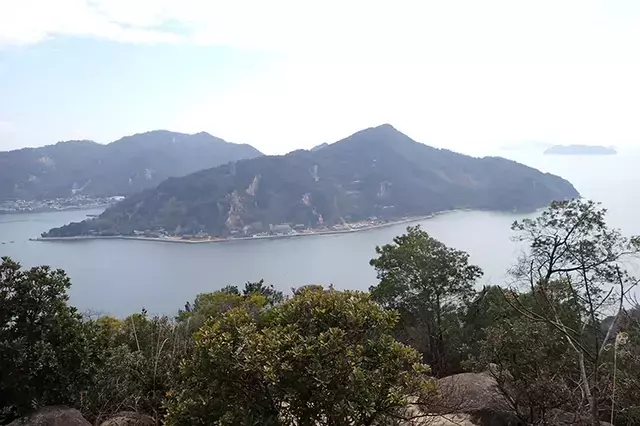 瀬戸内海の隠れた宝石：白石島を巡る山歩きの魅力