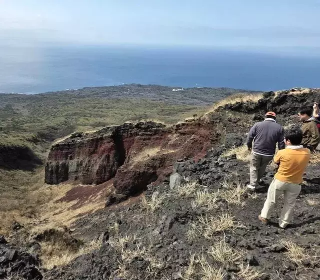 伊豆大島三原山：活火山の大自然を巡る旅路