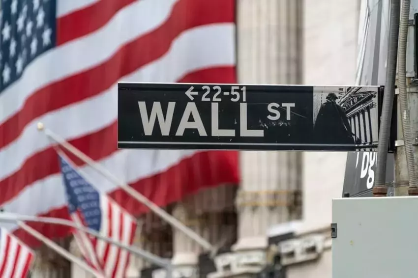 Stock Market Today: S&P 500, Dow Futures Gain Ahead Of SpaceX's Debut—Adobe, Lennar, CoreWeave In Focus