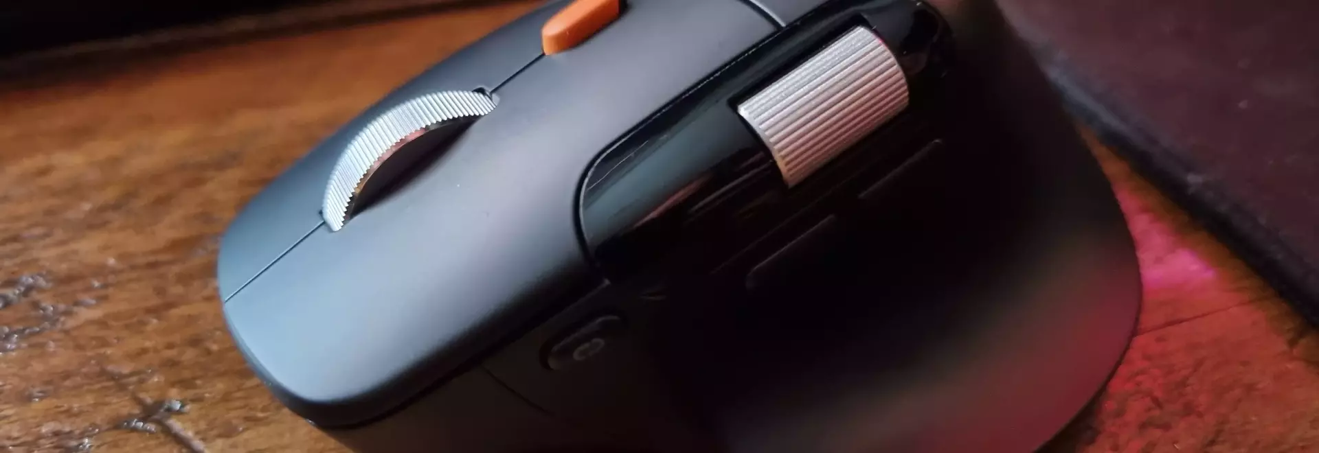 ProtoArc EM25: An Ergonomic Mouse Review - A Budget Option with Notable Flaws