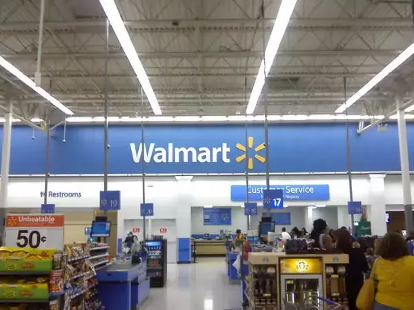 Walmart Elevates Online Retail with Accelerated Delivery and Global Market Entry