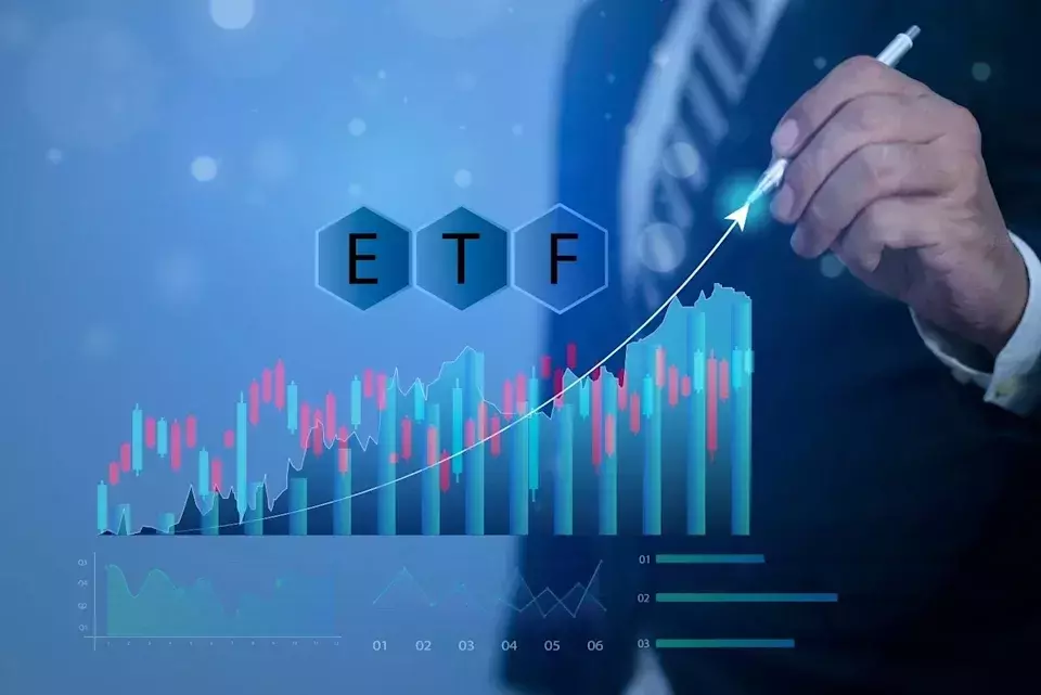 Strategic Tech ETF Investments: A Path to Early Retirement