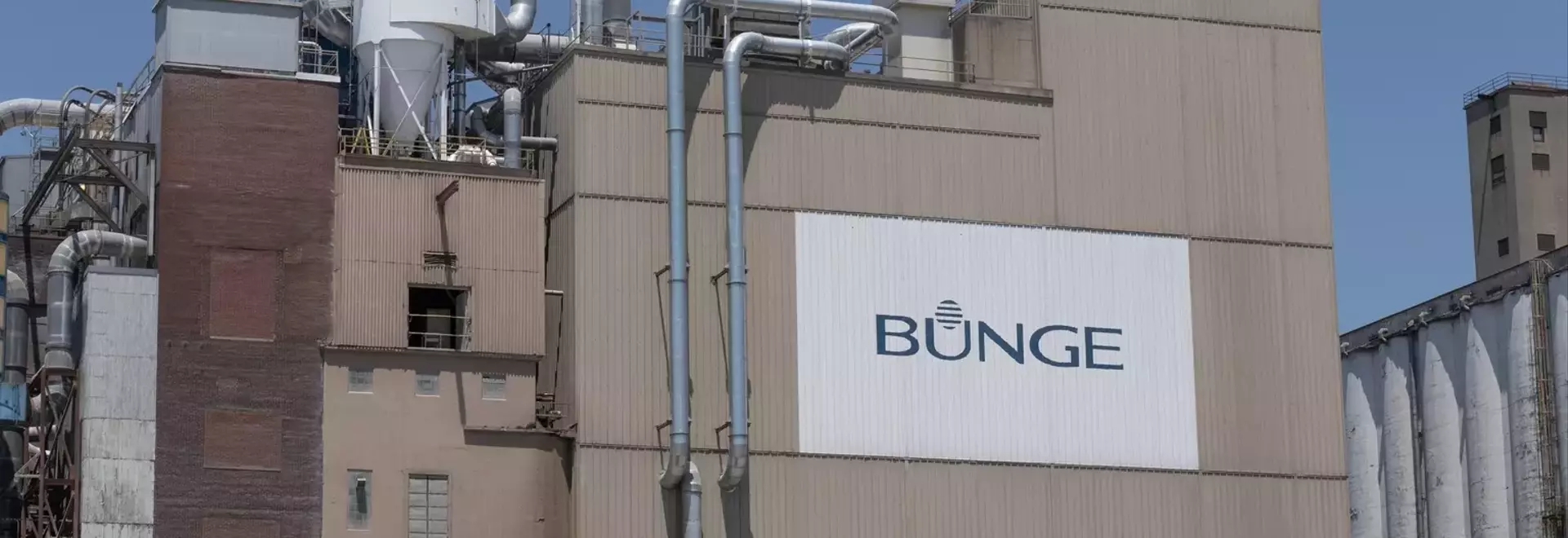 Bunge Stock Rating Adjusted: From 'Buy' to 'Hold' Amidst Near Record Highs