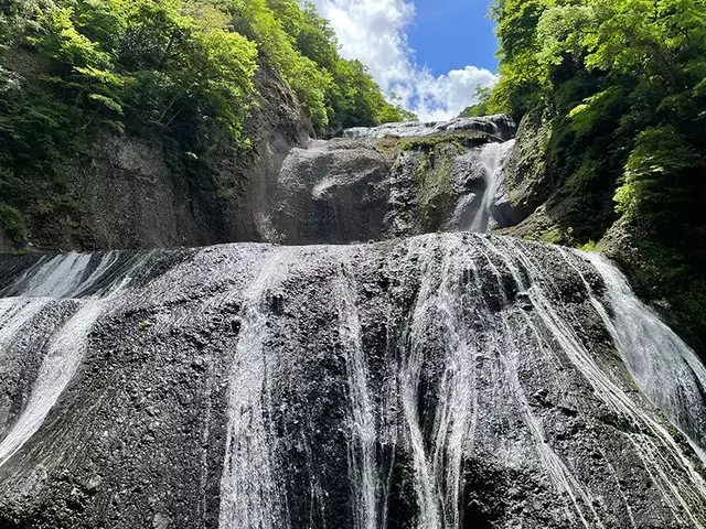 袋田の滝から月居山へ：初夏の奥久慈を満喫する旅