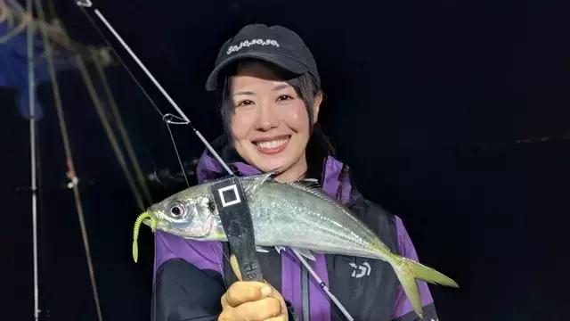 新潟の海で「尺アジ」が連発！バチコンゲームで大物を狙う