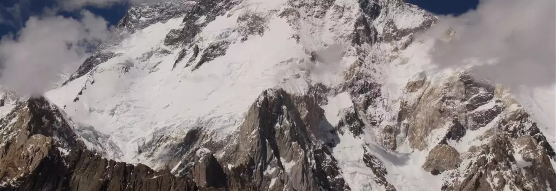 ブロードピーク雪崩遭難：著名登山家の悲劇的な最期