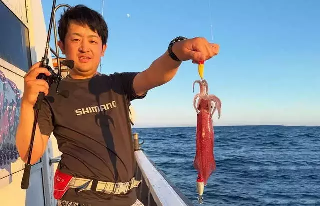 鹿児島県におけるイカメタル釣行記：アカイカ狙いの戦略と釣果