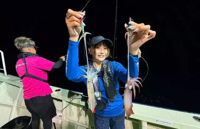 ケンサキイカのイカメタルゲーム：テクニカルな「空中戦」の魅力