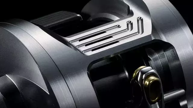 シマノ カルカッタコンクエスト DCに200番手レフトハンドルモデルが新登場：精密な巻き上げと進化した遠投性能