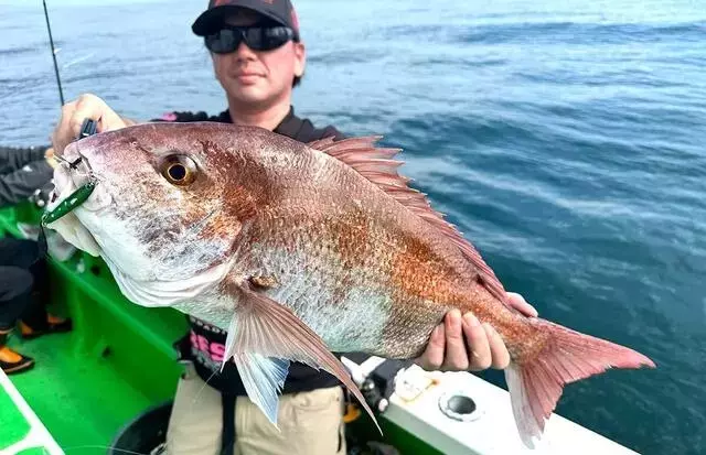 茨城沖でのマダイ釣り：秋の入門シーズンに多彩な魚種を狙う