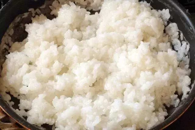 キャンプでの炊飯時間を短縮！フライパンを使った賢い方法