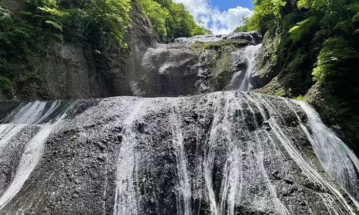 袋田の滝から月居山へ：初夏の奥久慈を満喫する旅