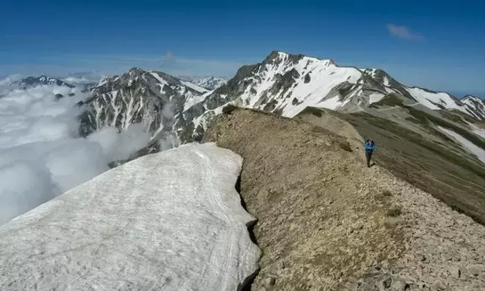 白馬岳夏山シーズン到来！登山道整備と啓発ゲート設置で安全登山を