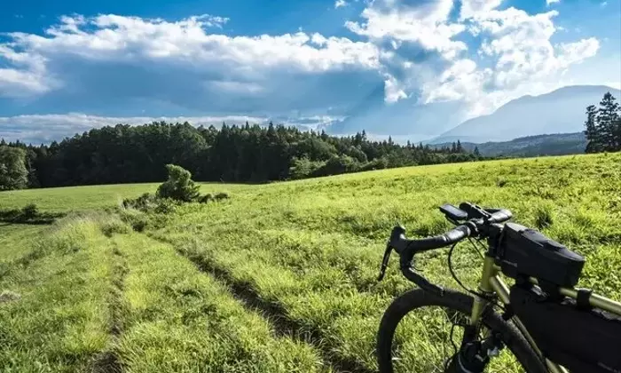 信州の里山を巡るグラベルサイクリング：しなの鉄道サイクルトレインで未舗装路の冒険へ