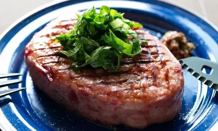 夏キャンプの新たな主役！デンマーク産「ショルダーハム缶」の魅力と活用術
