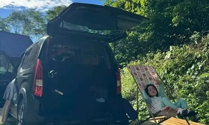 プジョー・リフターで快適車中泊：広々空間と工夫で実現するアウトドア体験