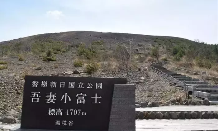 吾妻小富士の壮大な火口巡り：初心者も楽しめる絶景登山