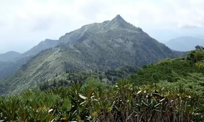 秋の武尊山：絶景と静寂を求めて