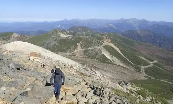 絶景の乗鞍岳：シャトルバスで行く天空の旅、剣ヶ峰からの360度パノラマ