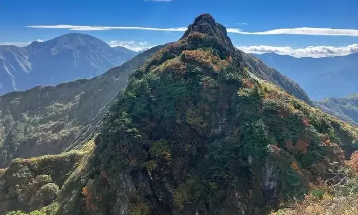 紅葉トレッキングの極み：八海山の壮大な絶景と登山ガイド