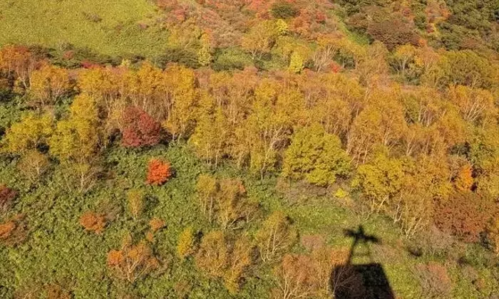 那須連山、紅葉と秘湯を巡る秋の登山旅