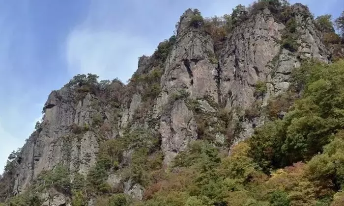 戦国時代の息吹を感じる群馬の低山、岩櫃山と嵩山を巡る